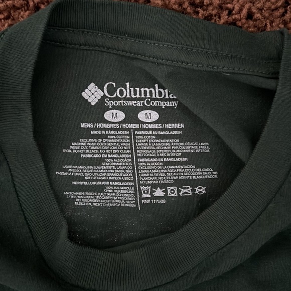 2 Columbia TShirts - Picture 4 of 6